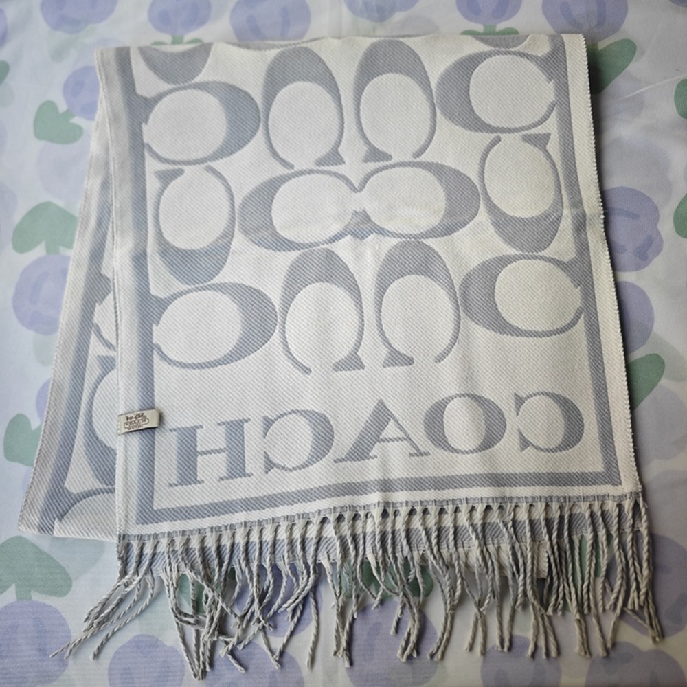 COACH Double C Loop Scarf - Picture 4 of 5